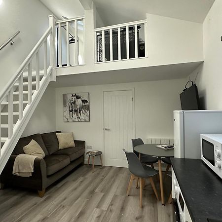 Central Colwyn Bay F1 외부 사진