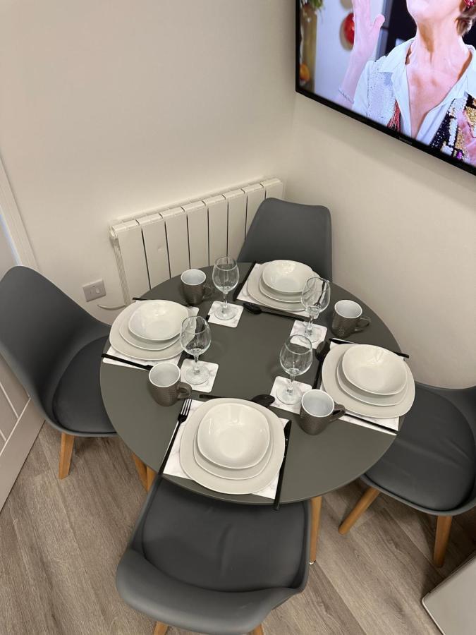 Central Colwyn Bay F1 외부 사진