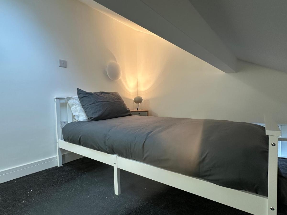 Central Colwyn Bay F1 외부 사진