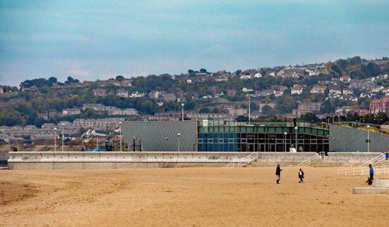 Central Colwyn Bay F1 외부 사진
